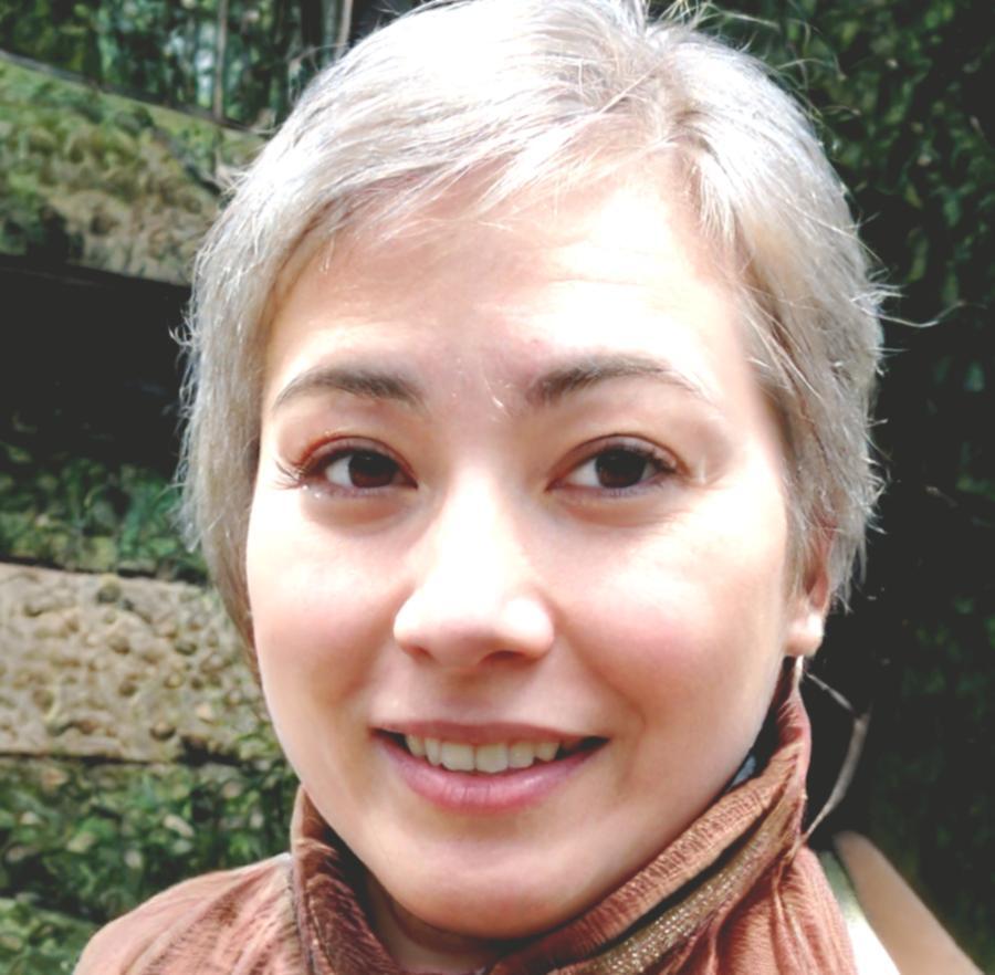 Teilnehmerin Maria Schmidt zeigt ihre erfolgreiche Budgetplanung